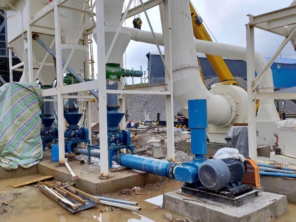 碳（tàn）酸鈣粉稀相氣力輸送項目（mù）現場